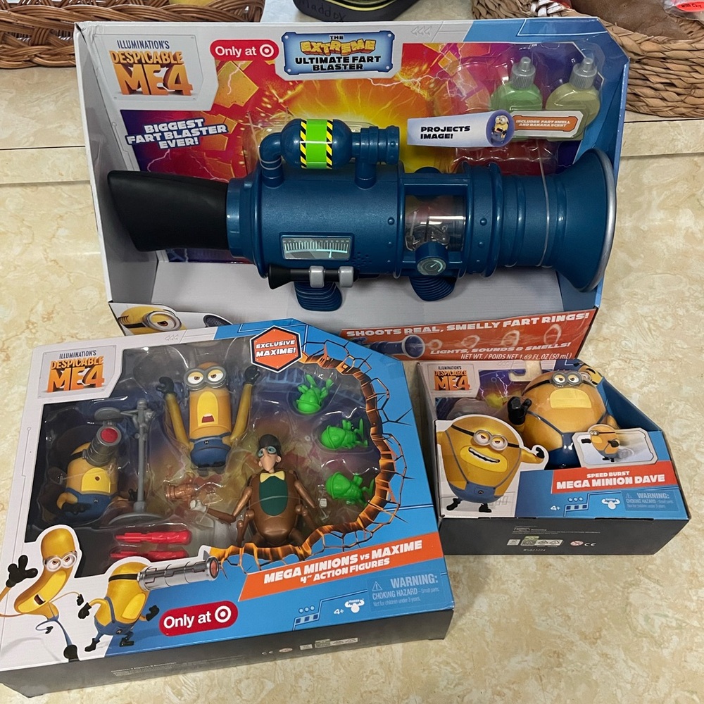 Universal Despicable Me Fart Blaster and Minion Figures Set - Blue and Yellow